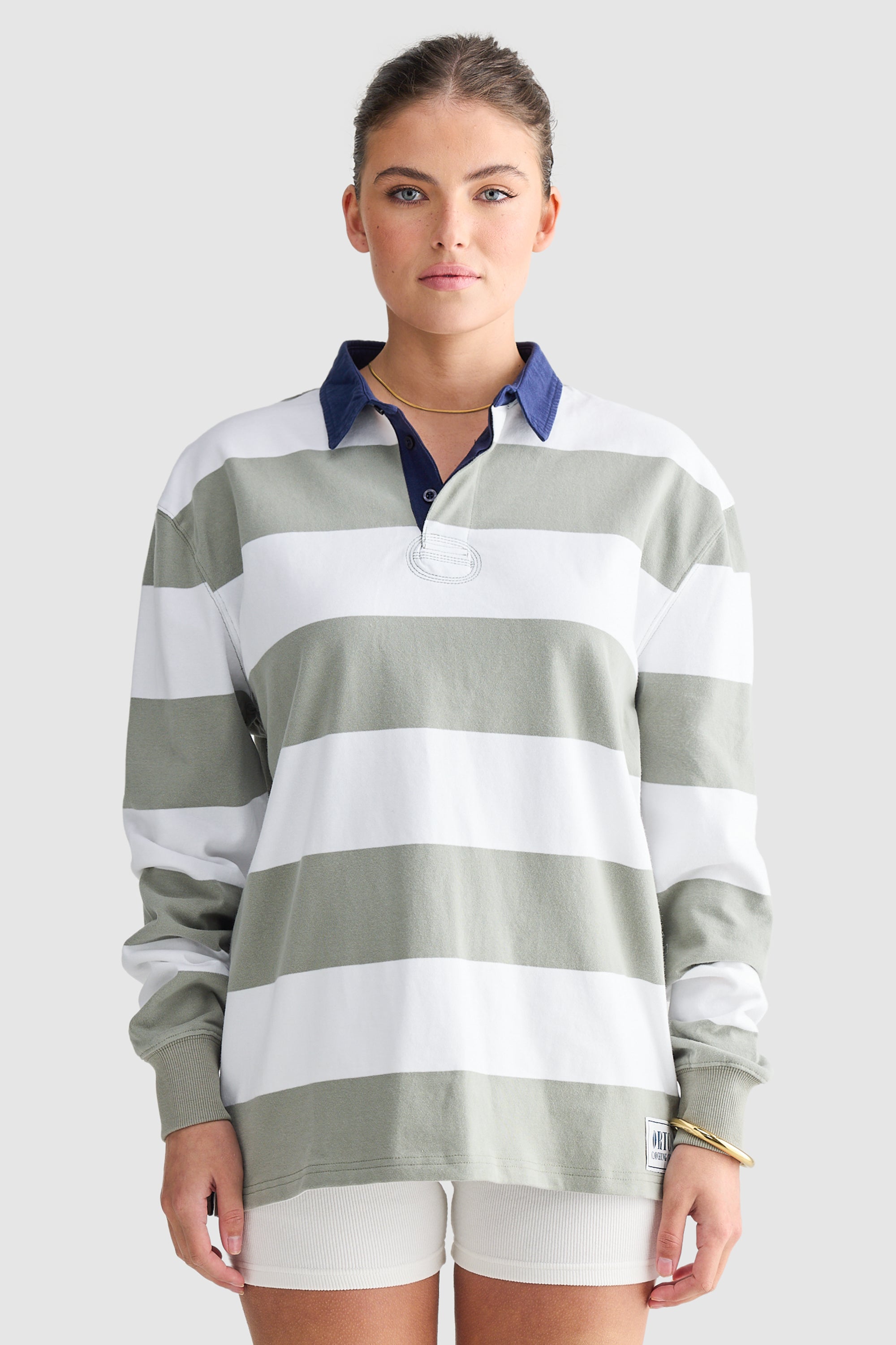 Female model is an AU8/US4 and wearing a size medium for a relaxed fit