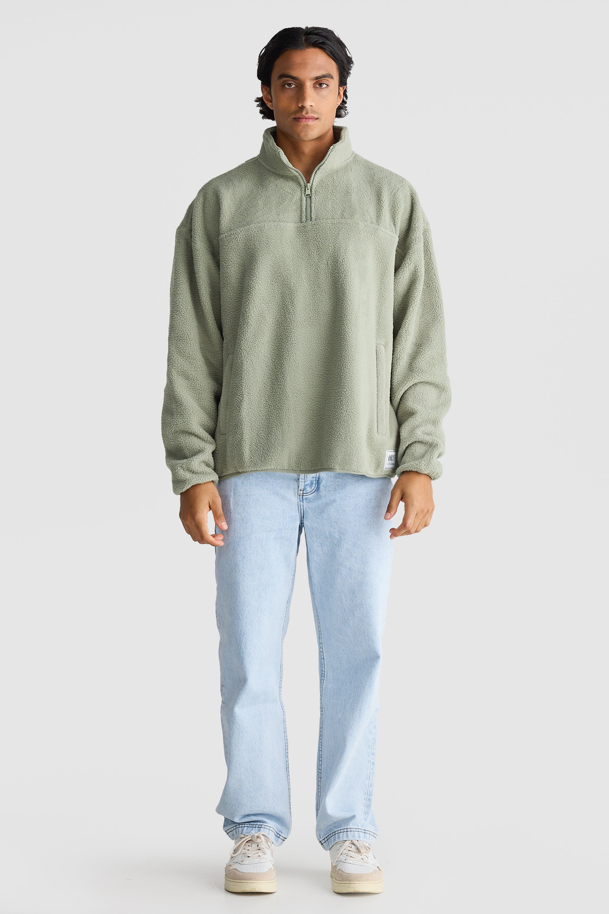Male model is 183cm/6'0" and wearing a size large