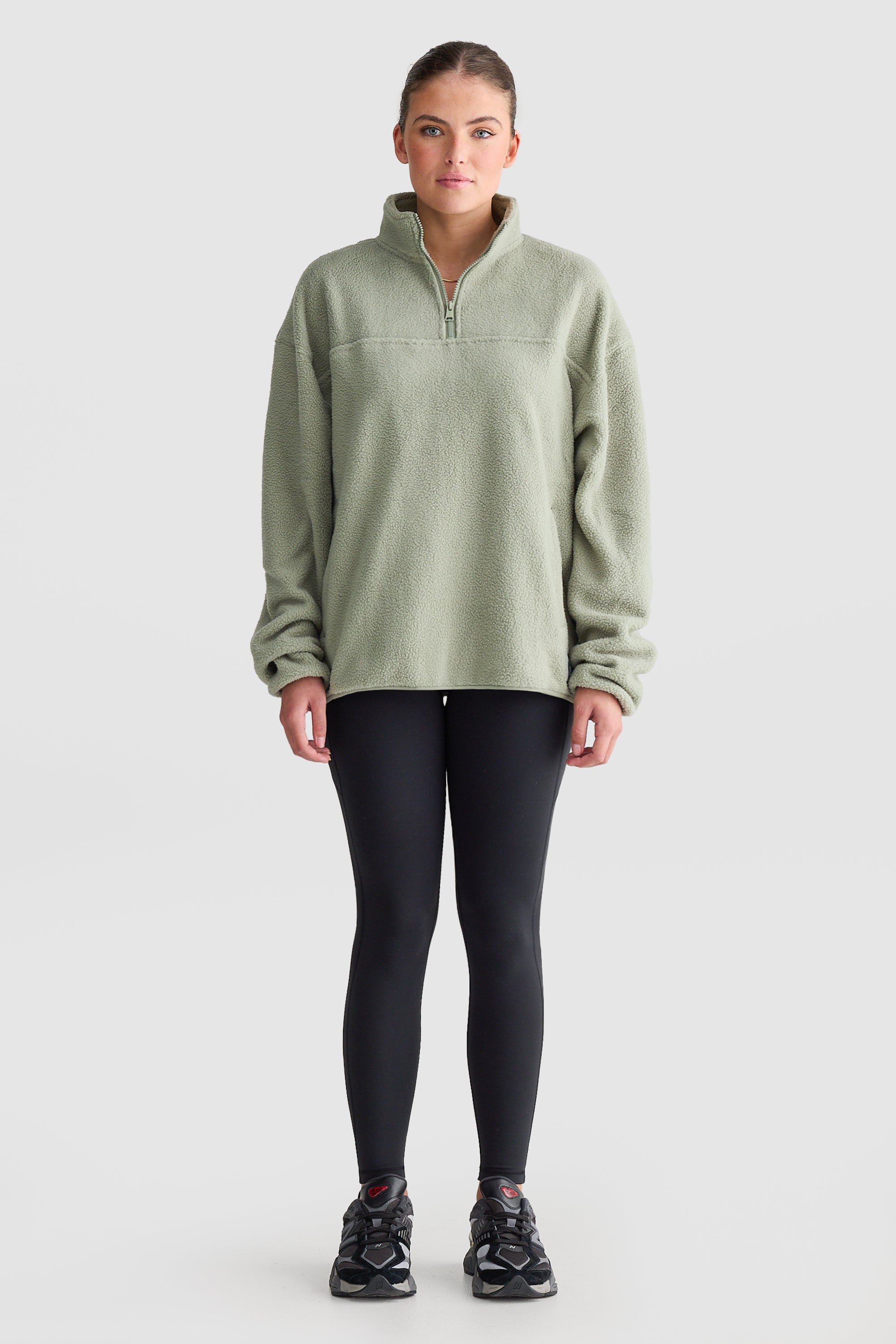 Female model is an AU8/US4 and wearing a size small
